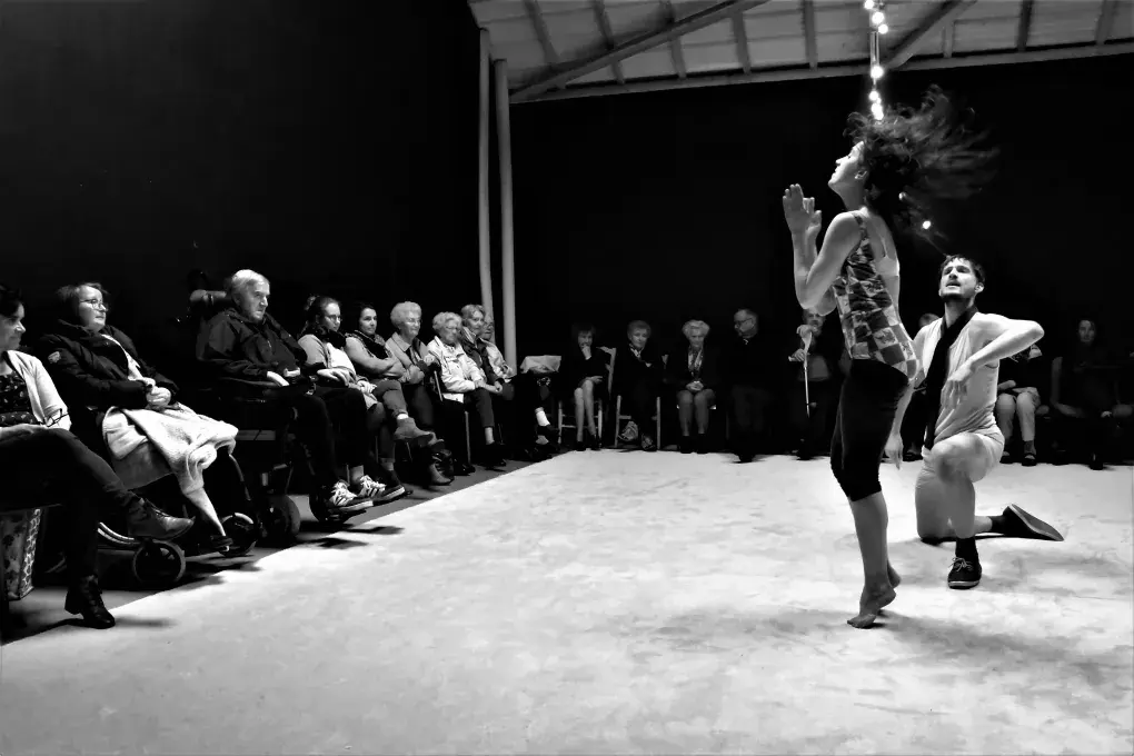 danseurs devant public