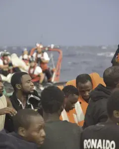 Migrants sur une embarcation