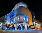 Vue de nuit de l'entrée du Mac Orlan